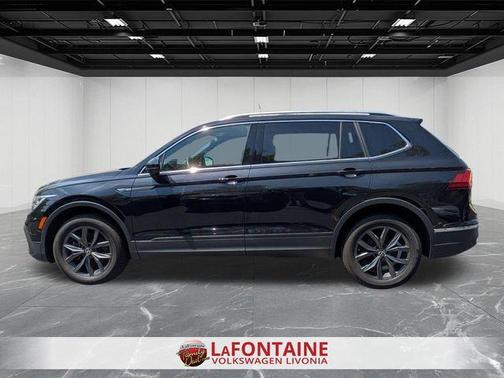 Deep Black Pearl Effect 2022 Volkswagen Tiguan 2.0T SE
