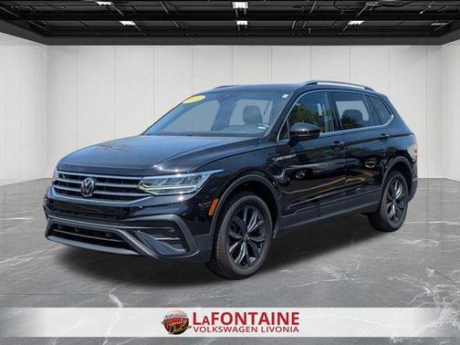 Deep Black Pearl Effect 2022 Volkswagen Tiguan 2.0T SE