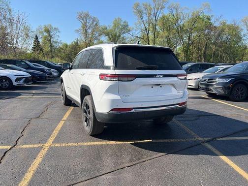 Bright White Clearcoat 2022 Jeep Grand Cherokee Limited