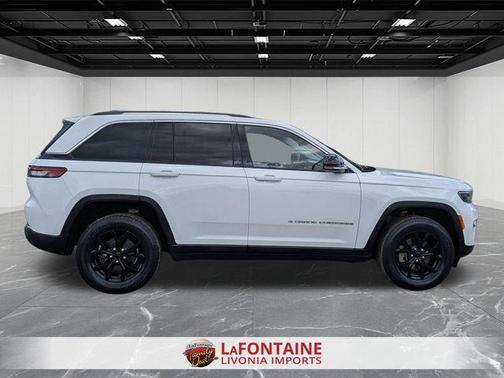 Bright White Clearcoat 2022 Jeep Grand Cherokee Limited