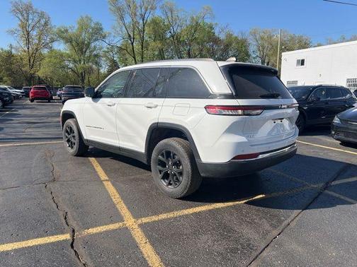 Bright White Clearcoat 2022 Jeep Grand Cherokee Limited
