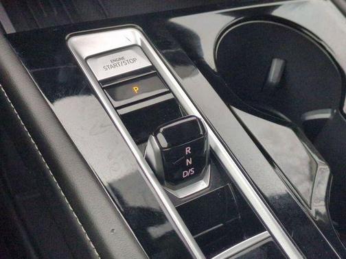 Platinum Gray Metallic 2025 Volkswagen Atlas 2.0T SE