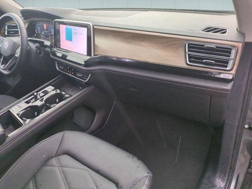 Platinum Gray Metallic 2025 Volkswagen Atlas 2.0T SE