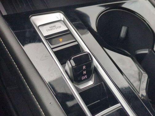 Platinum Gray Metallic 2025 Volkswagen Atlas 2.0T SE