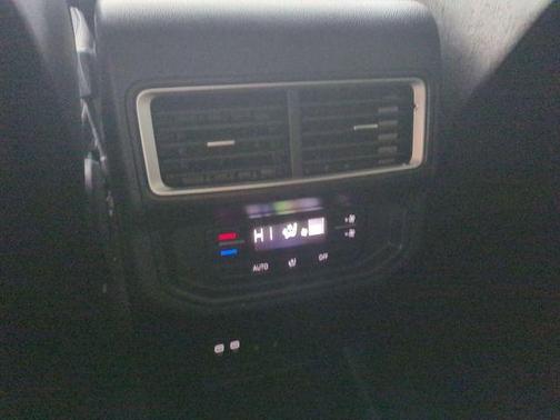 Platinum Gray Metallic 2025 Volkswagen Atlas 2.0T SE