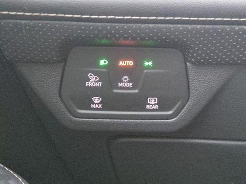 Platinum Gray Metallic 2025 Volkswagen Atlas 2.0T SE