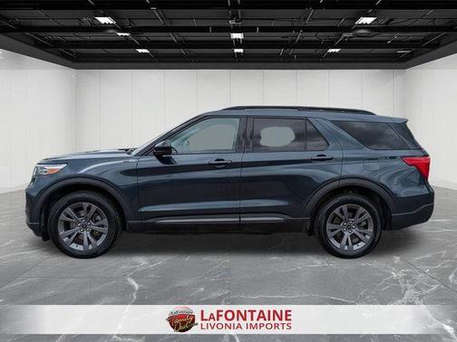 Blue Metallic 2022 Ford Explorer XLT