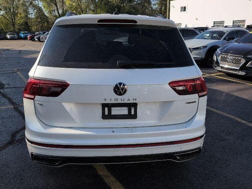 2022 Volkswagen Tiguan 2.0T SE R-Line Black