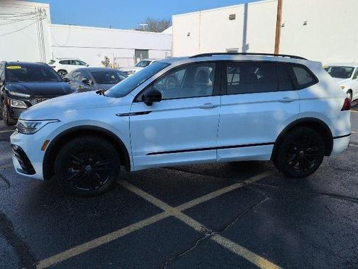 2022 Volkswagen Tiguan 2.0T SE R-Line Black