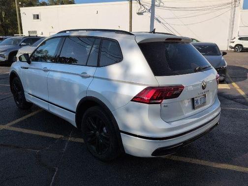2022 Volkswagen Tiguan 2.0T SE R-Line Black