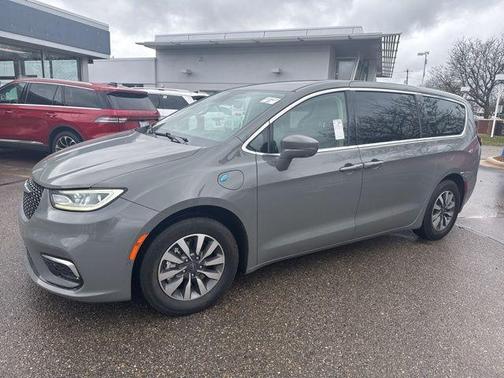 2022 Chrysler Pacifica Hybrid Touring L