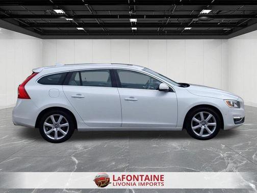 Crystal White Pearl 2017 Volvo V60 T5 Premier