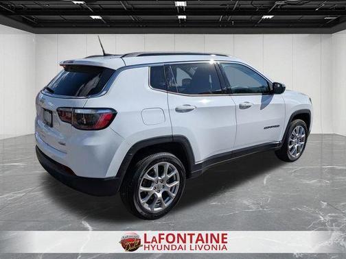 2022 Jeep Compass Latitude Lux