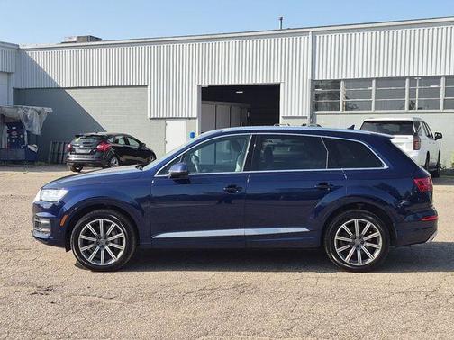 Navarra Blue Metallic 2019 Audi Q7 55 Premium Plus