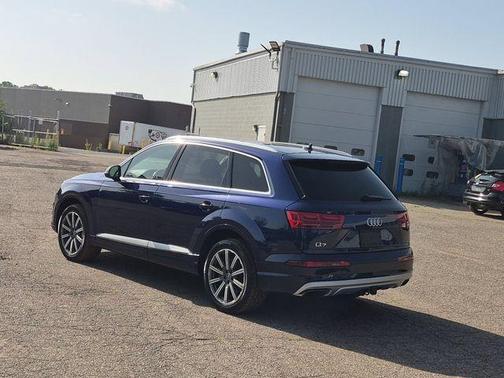 Navarra Blue Metallic 2019 Audi Q7 55 Premium Plus