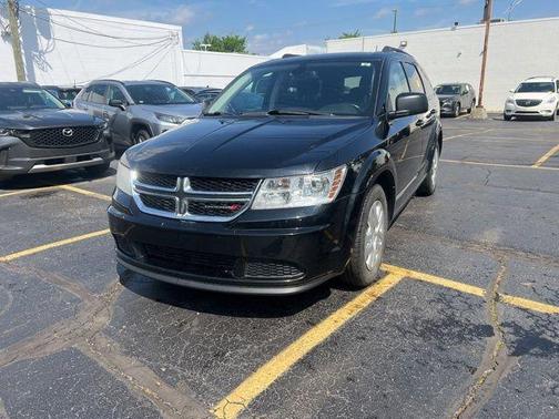 Pitch Black Clearcoat 2020 Dodge Journey SE Value