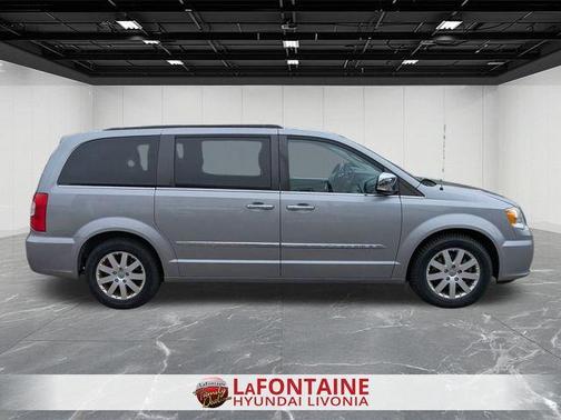 2015 Chrysler Town & Country Touring-L
