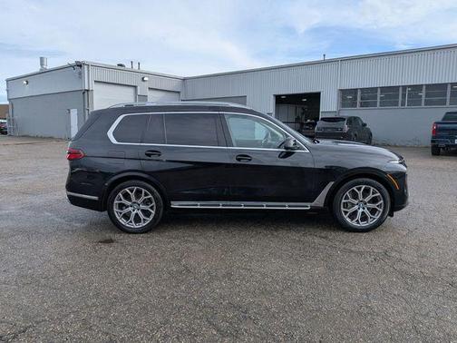Black Sapphire Metallic 2024 BMW X7 xDrive40i