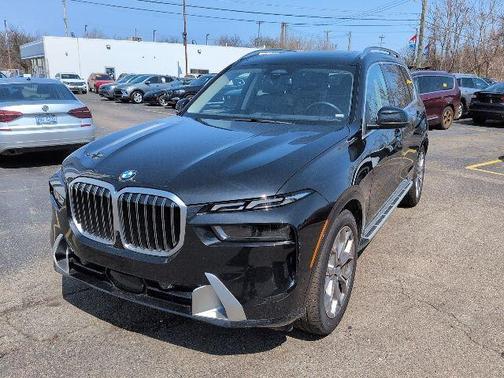 Black Sapphire Metallic 2024 BMW X7 xDrive40i