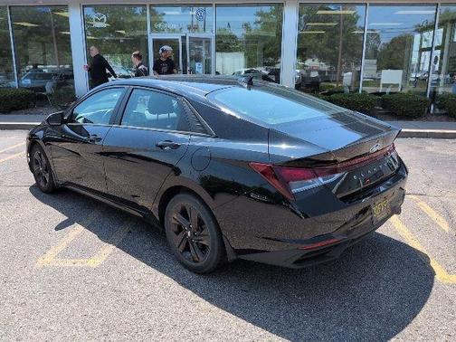 Phantom Black 2022 Hyundai ELANTRA SEL