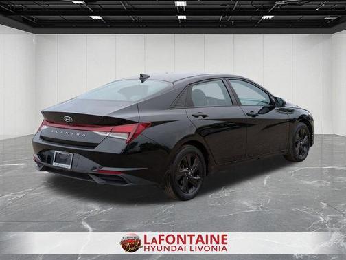 Phantom Black 2022 Hyundai ELANTRA SEL