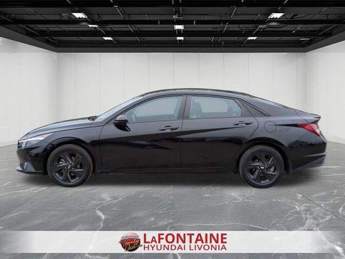 Phantom Black 2022 Hyundai ELANTRA SEL