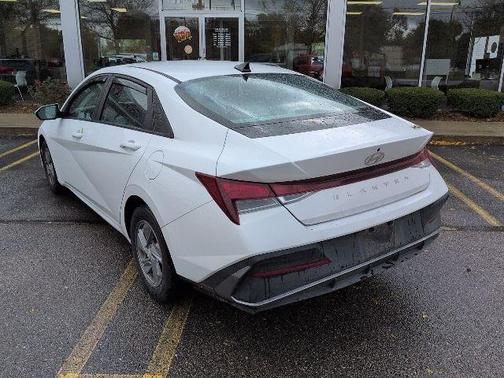 2024 Hyundai ELANTRA SE