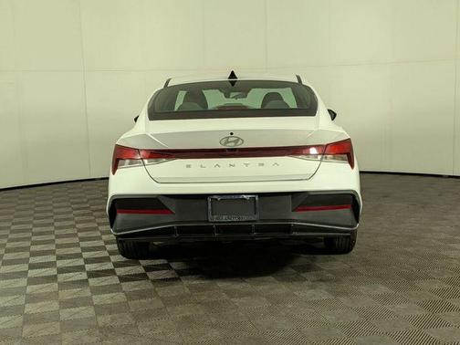 2024 Hyundai ELANTRA SE