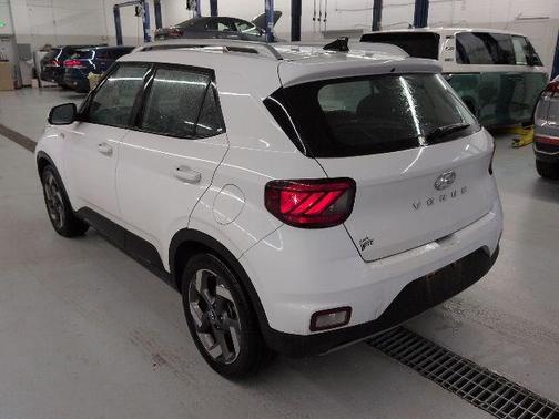 2022 Hyundai VENUE SEL