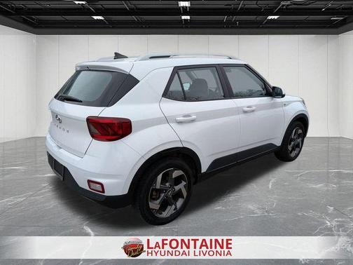 2022 Hyundai VENUE SEL