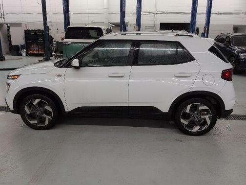 2022 Hyundai VENUE SEL