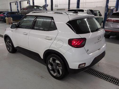 2022 Hyundai VENUE SEL
