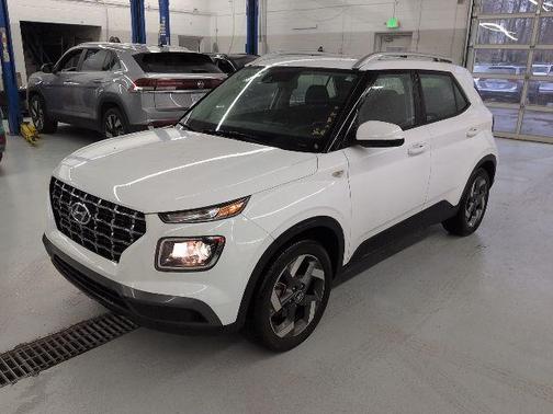 2022 Hyundai VENUE SEL