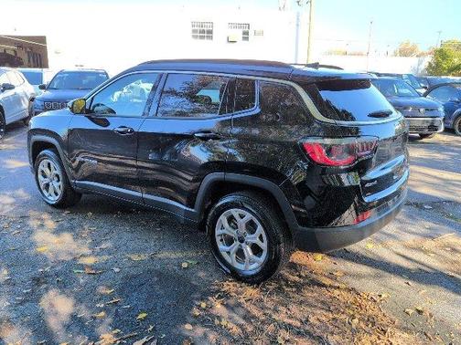 Diamond Black 2025 Jeep Compass Latitude
