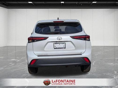 Pearl 2024 Toyota Highlander LE