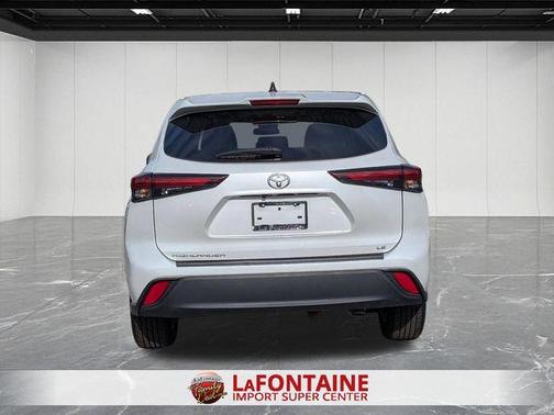 Pearl 2024 Toyota Highlander LE