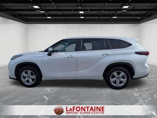 Pearl 2024 Toyota Highlander LE