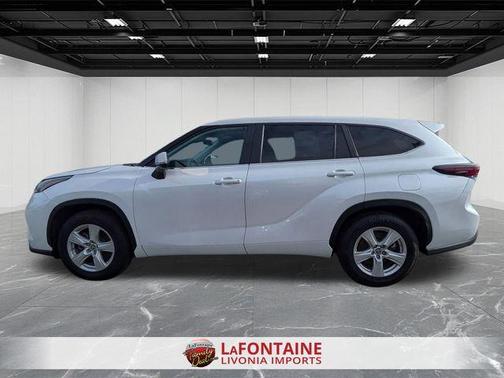 Pearl 2024 Toyota Highlander LE