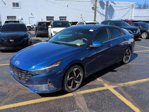 2022 Hyundai ELANTRA SEL