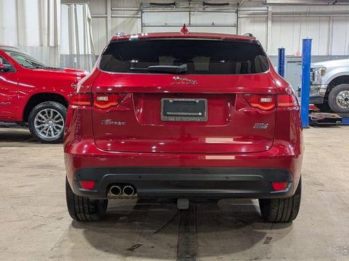 Italian Racing Red 2017 Jaguar F-PACE 20d R-Sport
