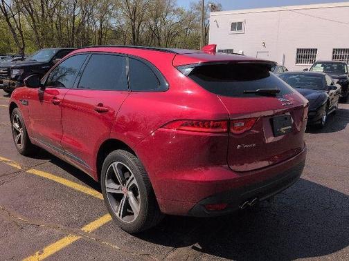Italian Racing Red 2017 Jaguar F-PACE 20d R-Sport