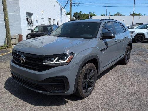 Pure Gray 2023 Volkswagen Atlas Cross Sport 3.6 V6 SEL R-Line Black