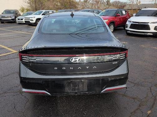 2024 Hyundai SONATA Hybrid Limited