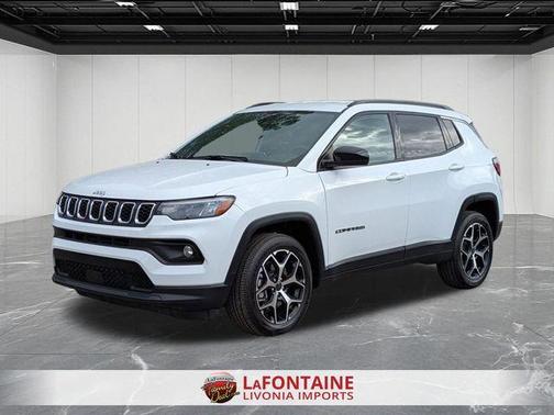 Bright White Clearcoat 2025 Jeep Compass Latitude