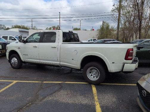 Pearl White 2019 RAM 3500 Laramie