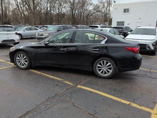 2015 INFINITI Q50 Premium