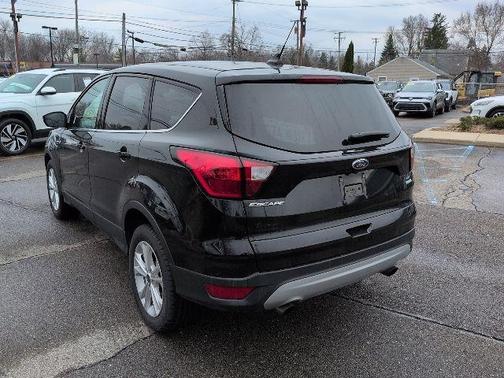 Black Metallic 2019 Ford Escape SE