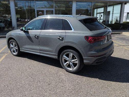 Chronos Gray Metallic 2023 Audi Q3 45 S line Premium