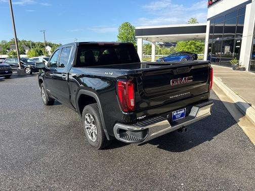 Onyx Black 2025 GMC Sierra 1500 4WD Crew Cab 147" SLT