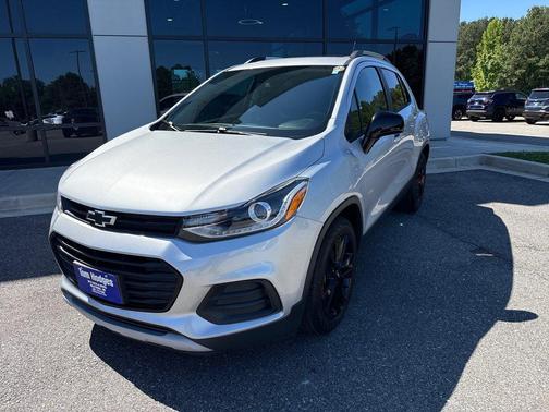 Silver Ice Metallic 2020 Chevrolet Trax FWD 4dr LT